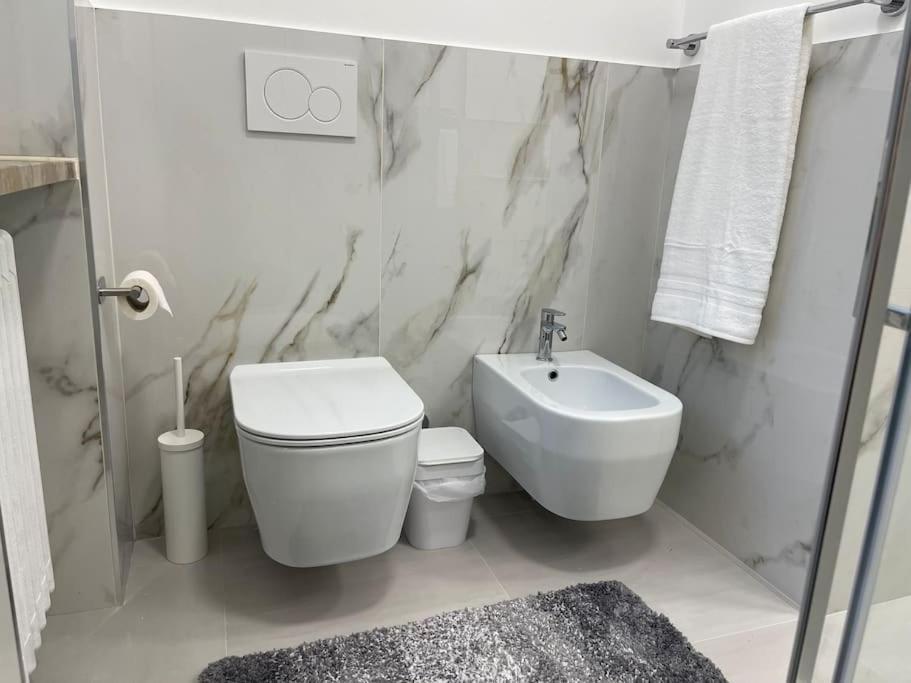 Luxury 1 Bedroom Apartment, Close To San Siro, Fiera And 10 Min Metro To Duomo Milan Exterior photo