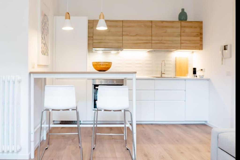 Luxury 1 Bedroom Apartment, Close To San Siro, Fiera And 10 Min Metro To Duomo Milan Exterior photo