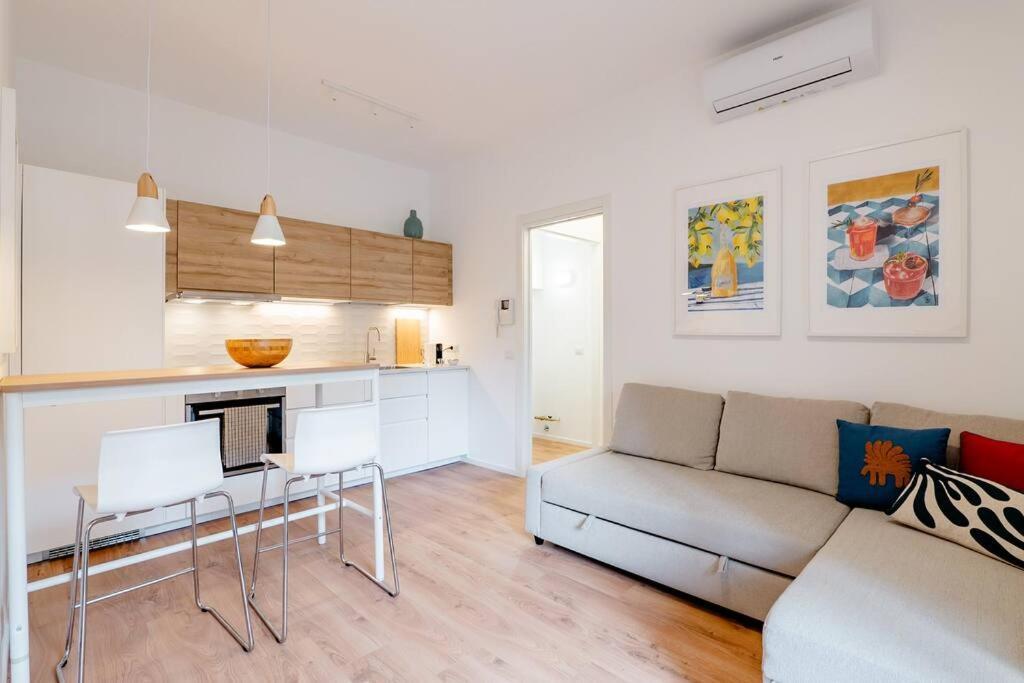 Luxury 1 Bedroom Apartment, Close To San Siro, Fiera And 10 Min Metro To Duomo Milan Exterior photo