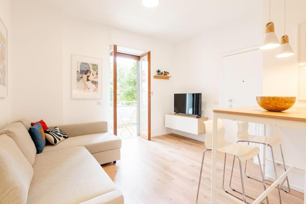 Luxury 1 Bedroom Apartment, Close To San Siro, Fiera And 10 Min Metro To Duomo Milan Exterior photo