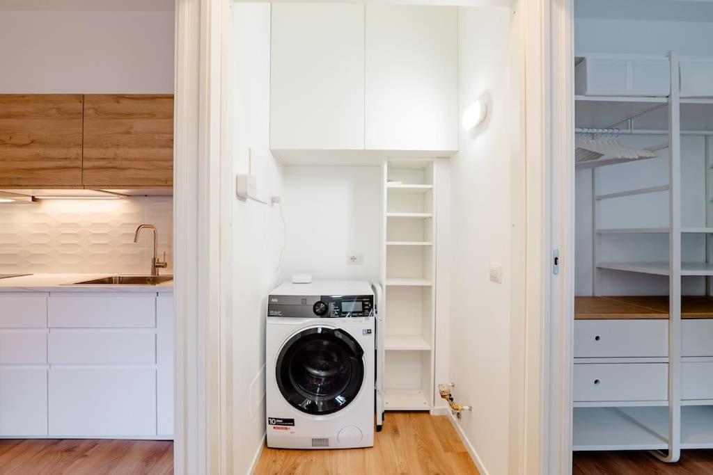 Luxury 1 Bedroom Apartment, Close To San Siro, Fiera And 10 Min Metro To Duomo Milan Exterior photo
