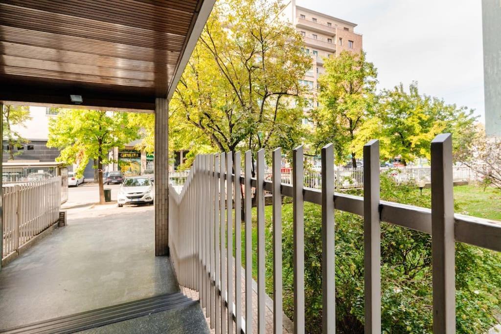 Luxury 1 Bedroom Apartment, Close To San Siro, Fiera And 10 Min Metro To Duomo Milan Exterior photo